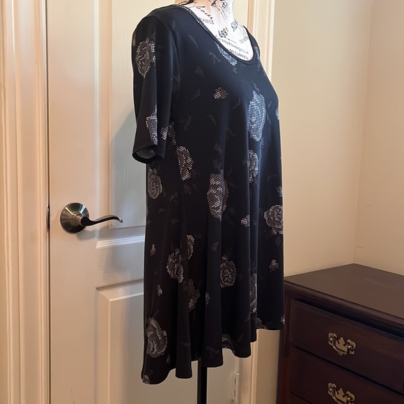 LuLaRoe Perfect T - XS - Picture 2 of 8